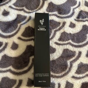 Touch Glorious Mattifying Face Primer